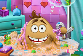 Pou prend un bain